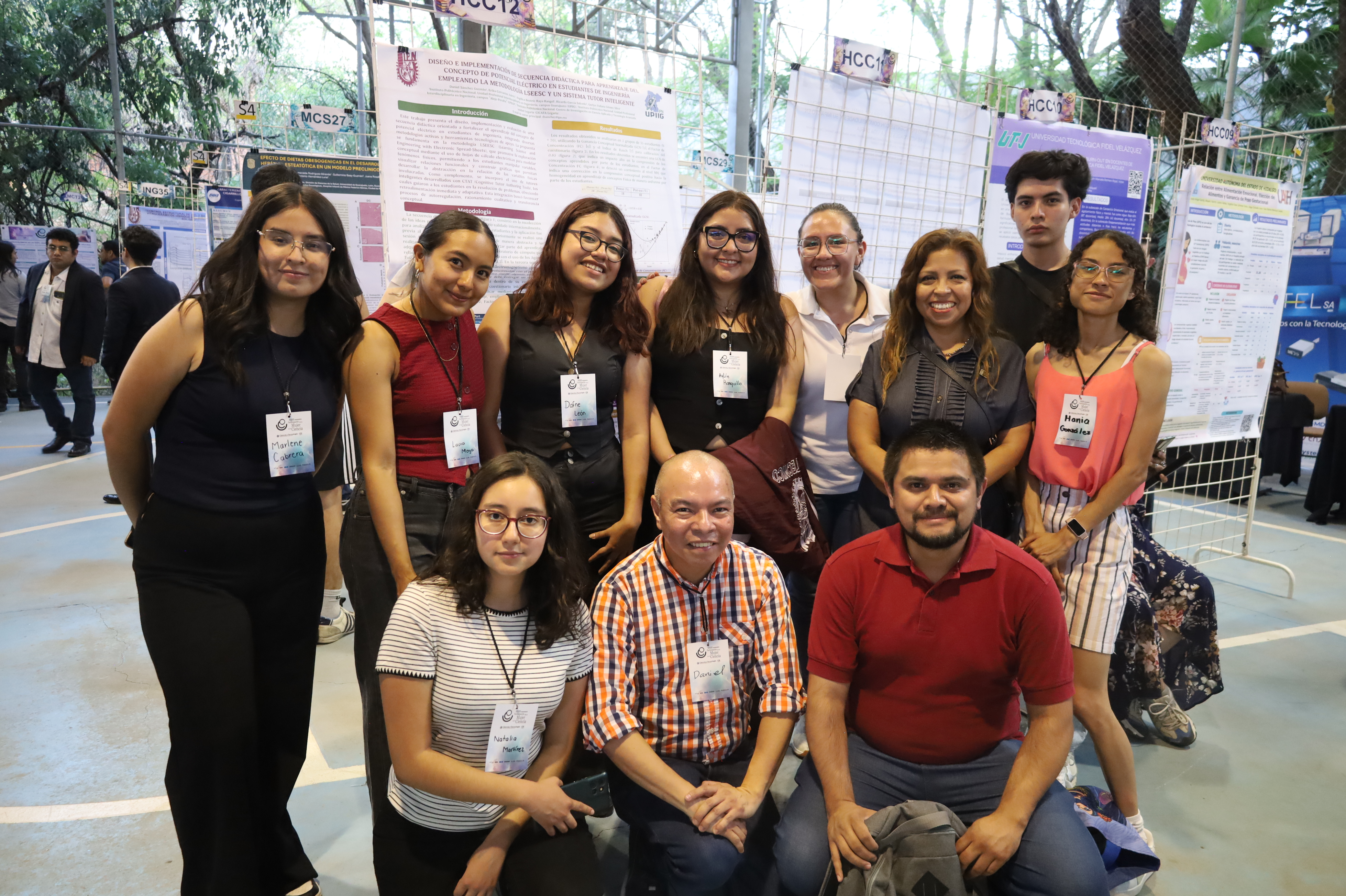 Estudiantes durante una visita académica